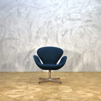 Arne Jacobsen Swan Chair