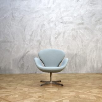 Arne Jacobsen Swan Chair