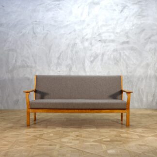 Hans J. Wegner GE181 Sofa Oak