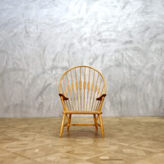 Hans J. Wegner JH550  Peacock Chair