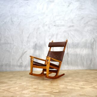 Hans J. Wegner GE673 Keyhole Rocking Chair