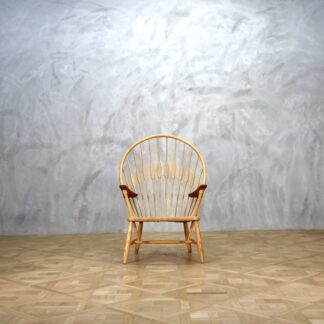 Hans J. Wegner JH550  Peacock Chair