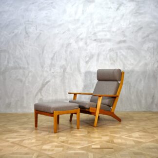 Hans J. Wegner GE290 High Back Oak Ottoman Set