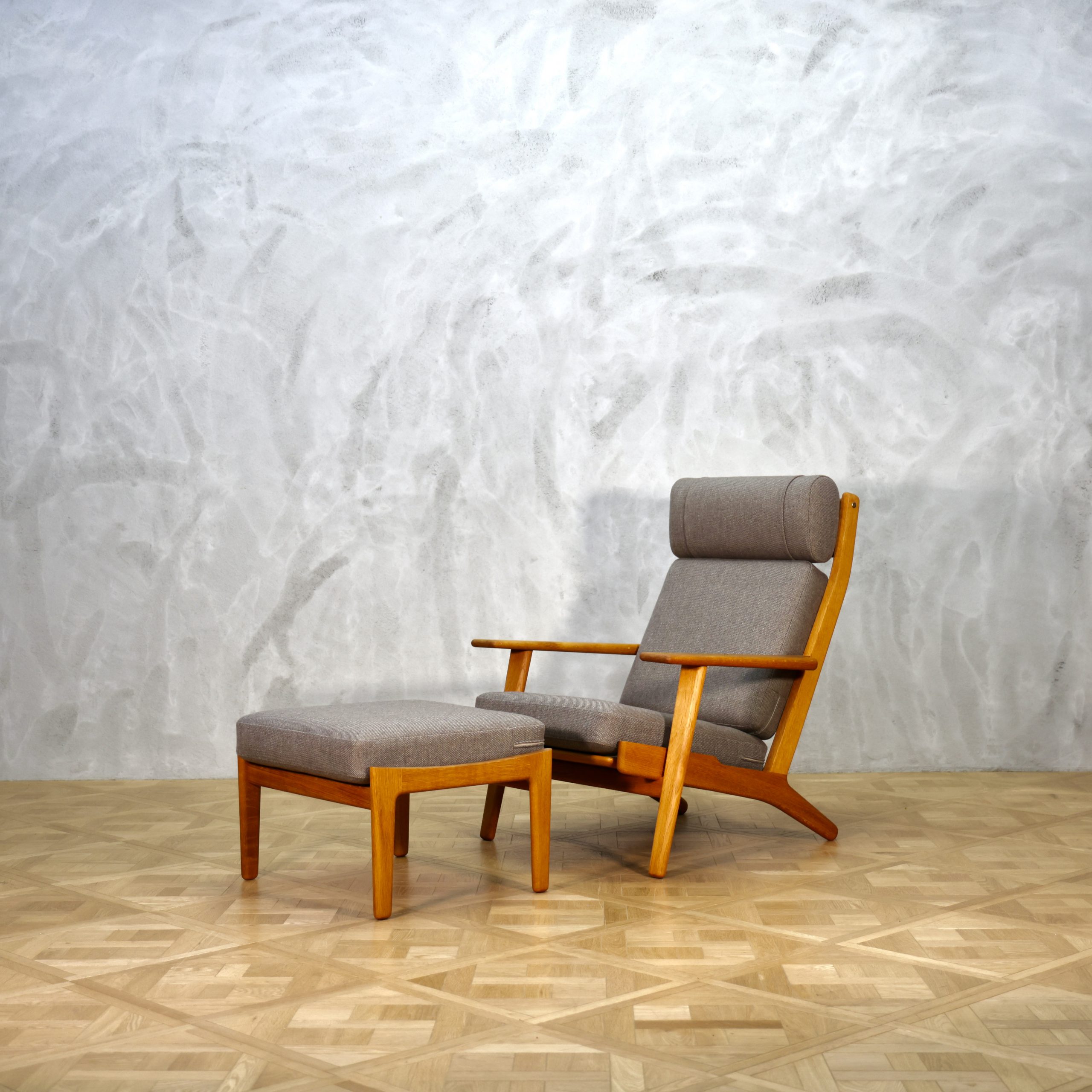 Hans J. Wegner GE290 High Back Oak Ottoman Set - MOTO FURNITURE
