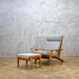 Hans J. Wegner GE375 Oak Ottoman Set