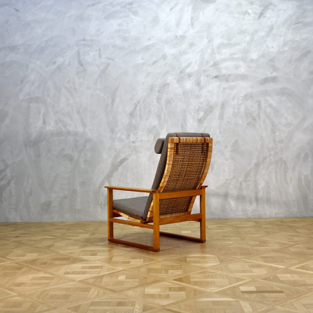 Borge Mogensen Model 2254 with Ottoman Model 2248 Oak - MOTO