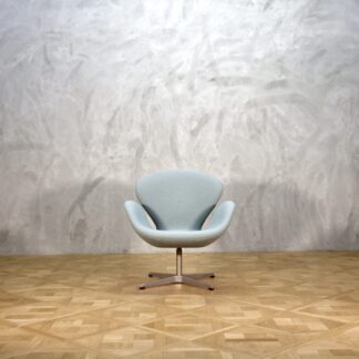 Arne Jacobsen Swan Chair