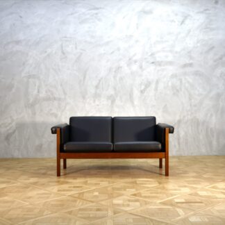 Hans J. Wegner GE40 Sofa Dark Oak