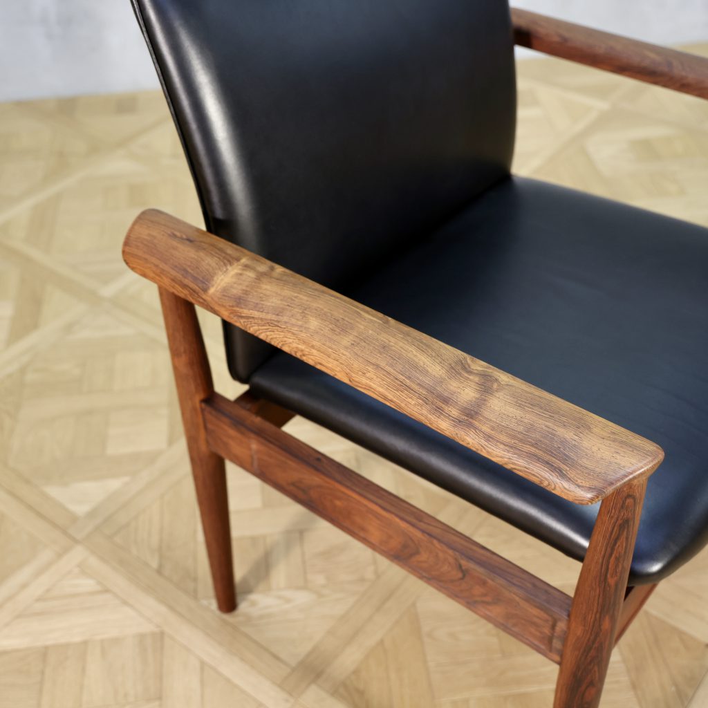 Finn Juhl Diplomat Chair Rosewood - MOTO FURNITURE 北欧家具