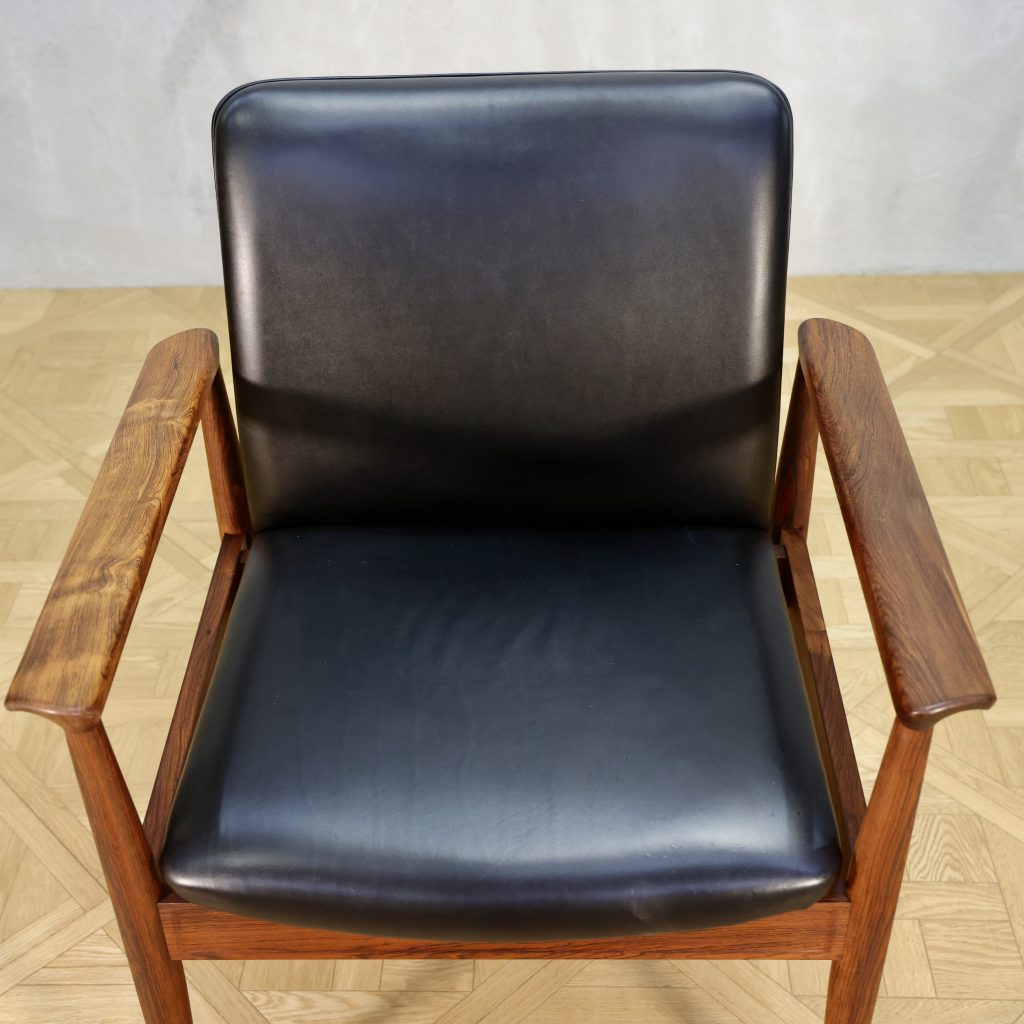 Finn Juhl Diplomat Chair Rosewood - MOTO FURNITURE 北欧家具