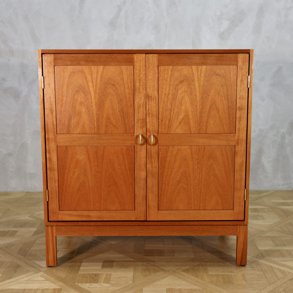 Christian Hvidt Cabinet Mahogany - MOTO FURNITURE 北欧家具 Christian Hvidt Cabinet Mahogany - MOTO FURNITURE 北欧家具