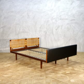 Hans J. Wegner GETAMA Bed Frame