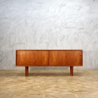 Hans J. Wegner RY26 Teak Sideboard