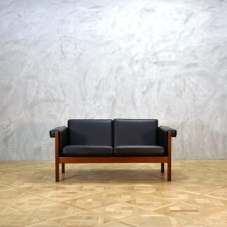 Hans J. Wegner GE40 Sofa Dark Oak