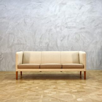 Hans J. Wegner AP18 Sofa