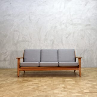 Hans J. Wegner GE290 Sofa Oak