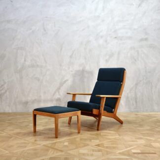 Hans J. Wegner GE290 High Back Oak Ottoman Set