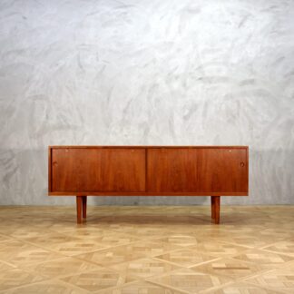 Hans J. Wegner RY26 Teak Sideboard