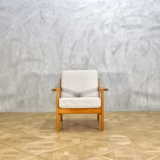 Børge Mogensen model 2227 Oak