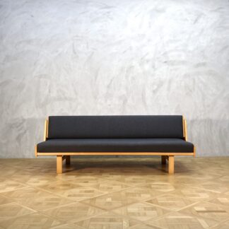 Hans J. Wegner GE258 Daybed Beech