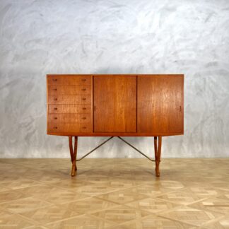 Hans J. Wegner CH 304 Sideboard