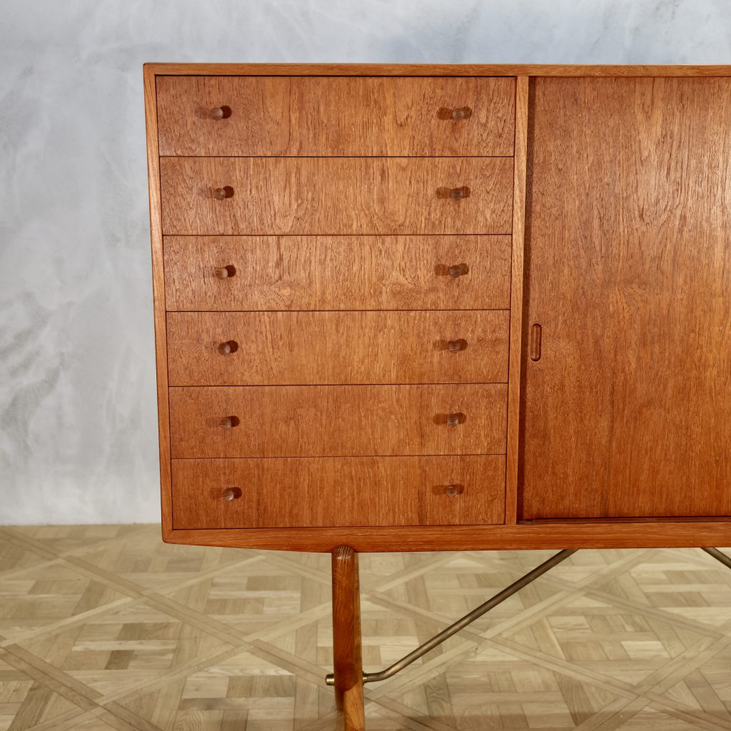 Hans J. Wegner CH 304 Sideboard - MOTO FURNITURE 北欧家具