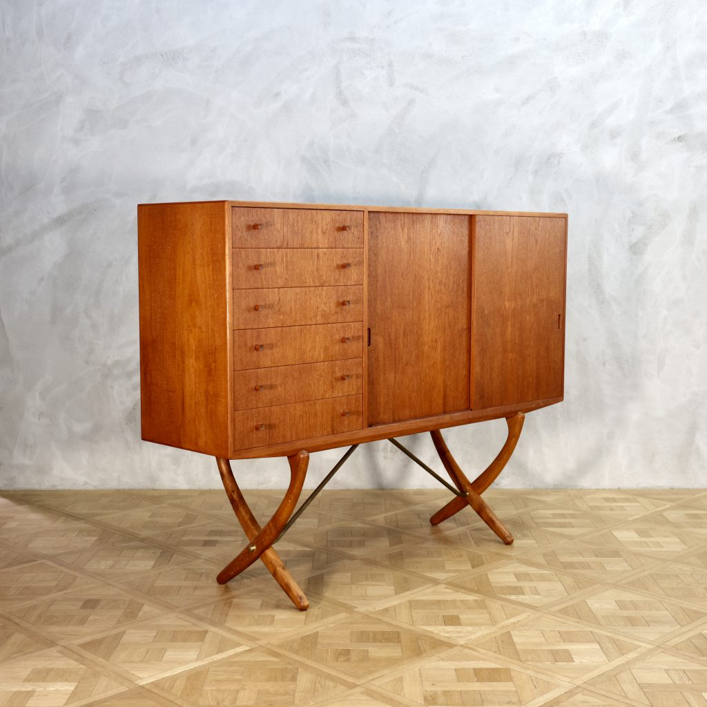 Hans J. Wegner CH 304 Sideboard - MOTO FURNITURE 北欧家具