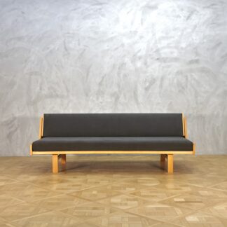 Hans J. Wegner GE258 Daybed Beech