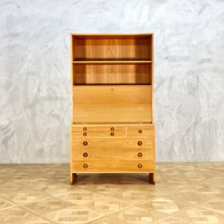 Hans J. Wegner RY Cabinet Oak