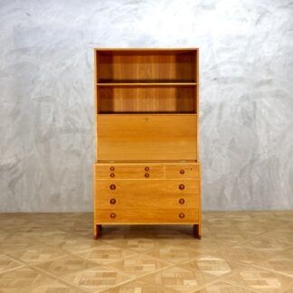 Hans J. Wegner RY Cabinet Oak