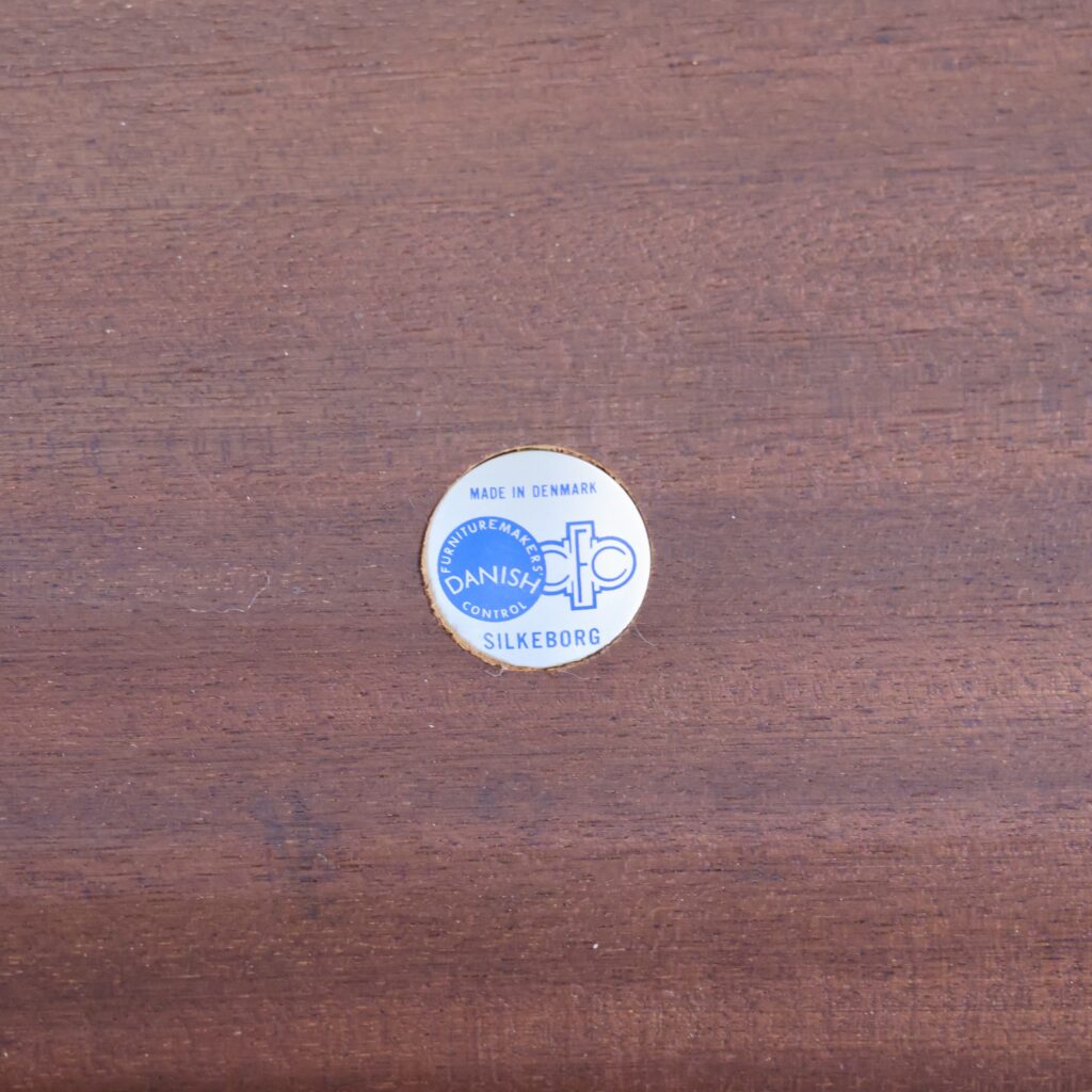Johannes Andersen Rosewood Coffee Table - MOTO FURNITURE 北欧家具