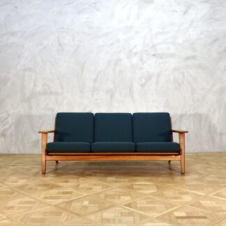 Hans J. Wegner GE290 Sofa Oak