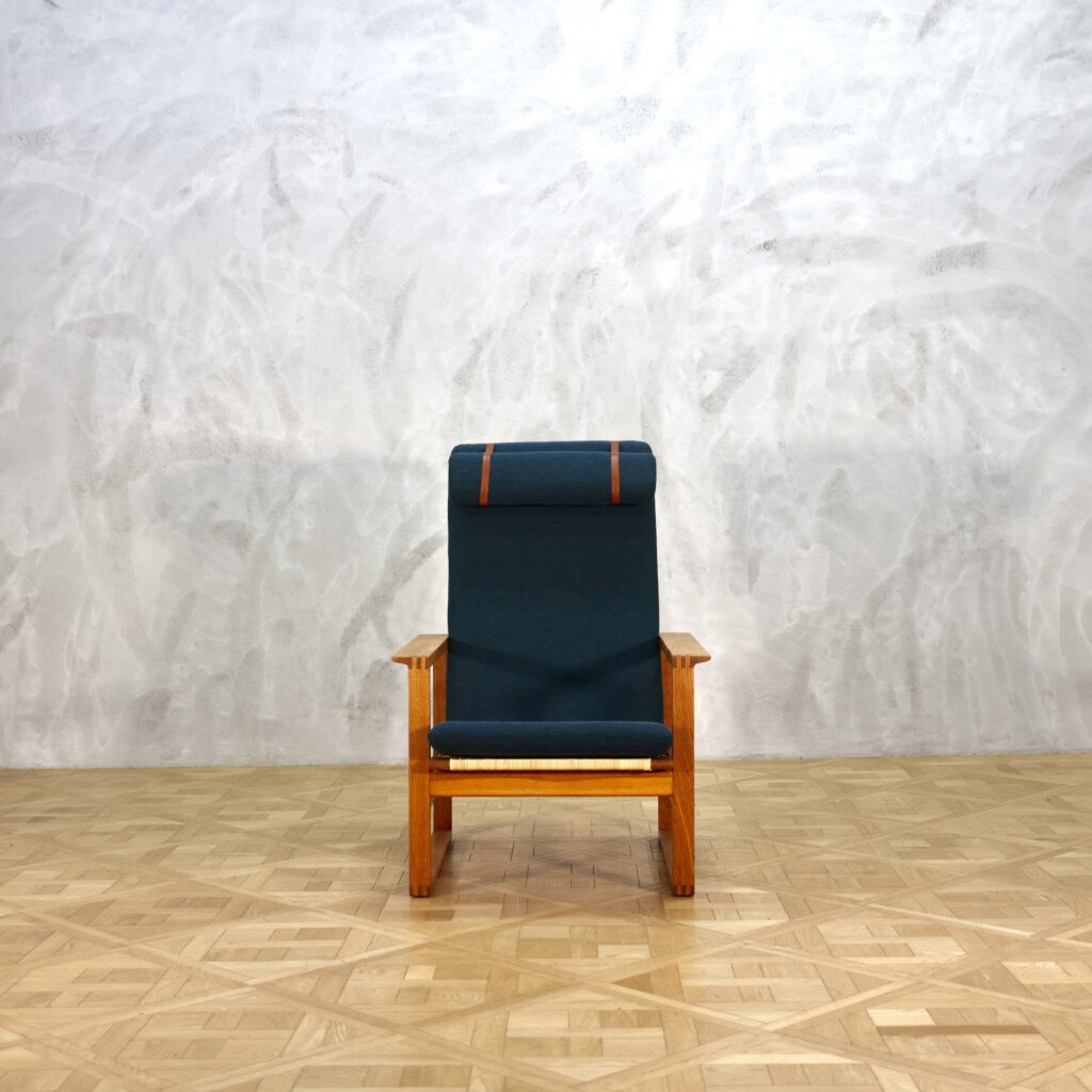 Borge Mogensen Model 2254 with Ottoman Model 2248 Oak - MOTO