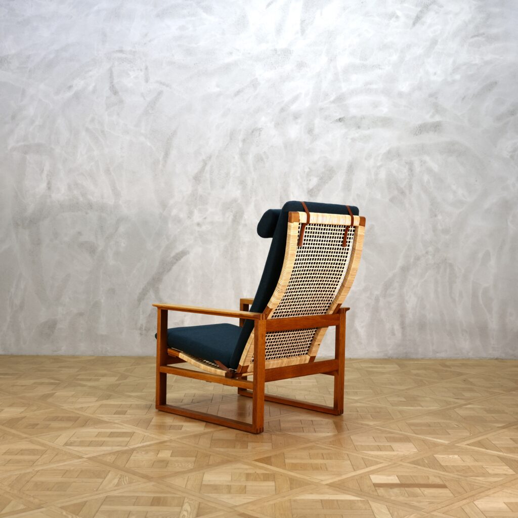 Borge Mogensen Model 2254 with Ottoman Model 2248 Oak - MOTO
