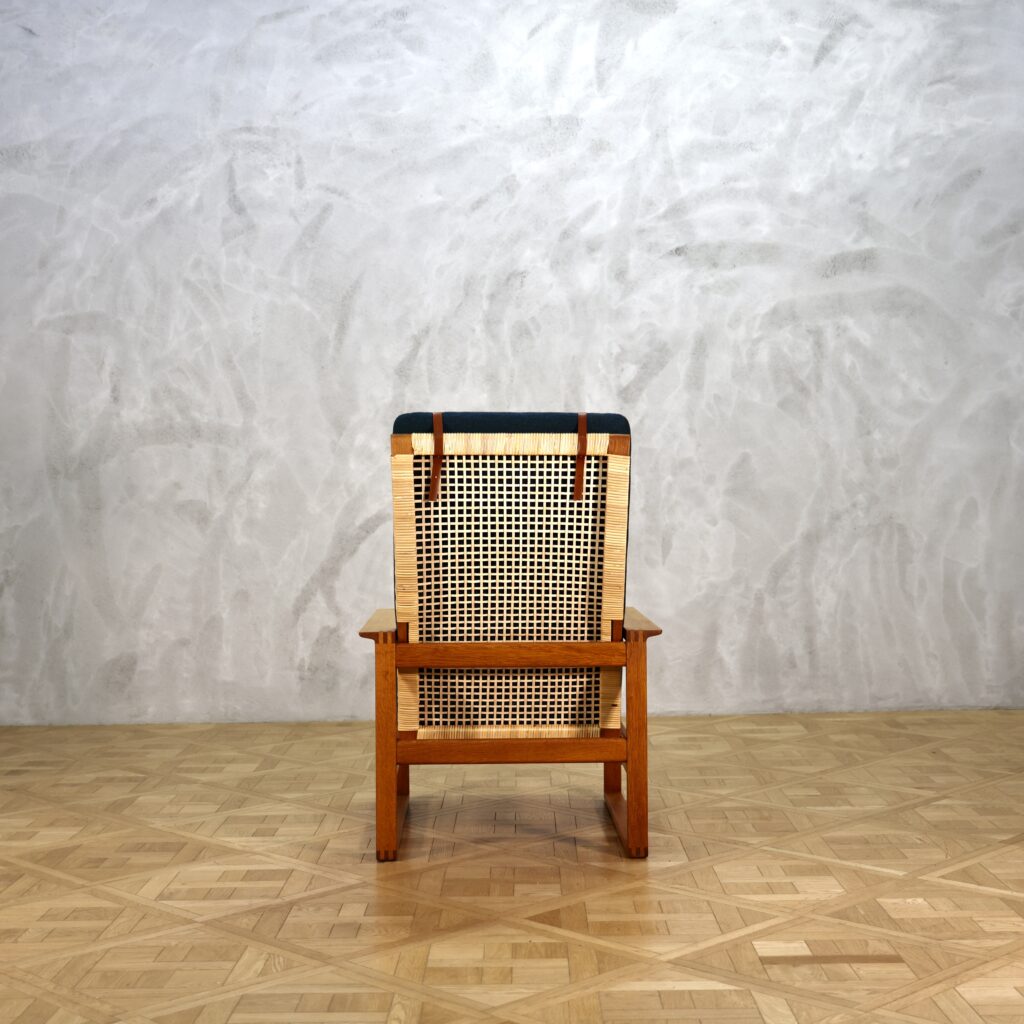 Borge Mogensen Model 2254 with Ottoman Model 2248 Oak - MOTO