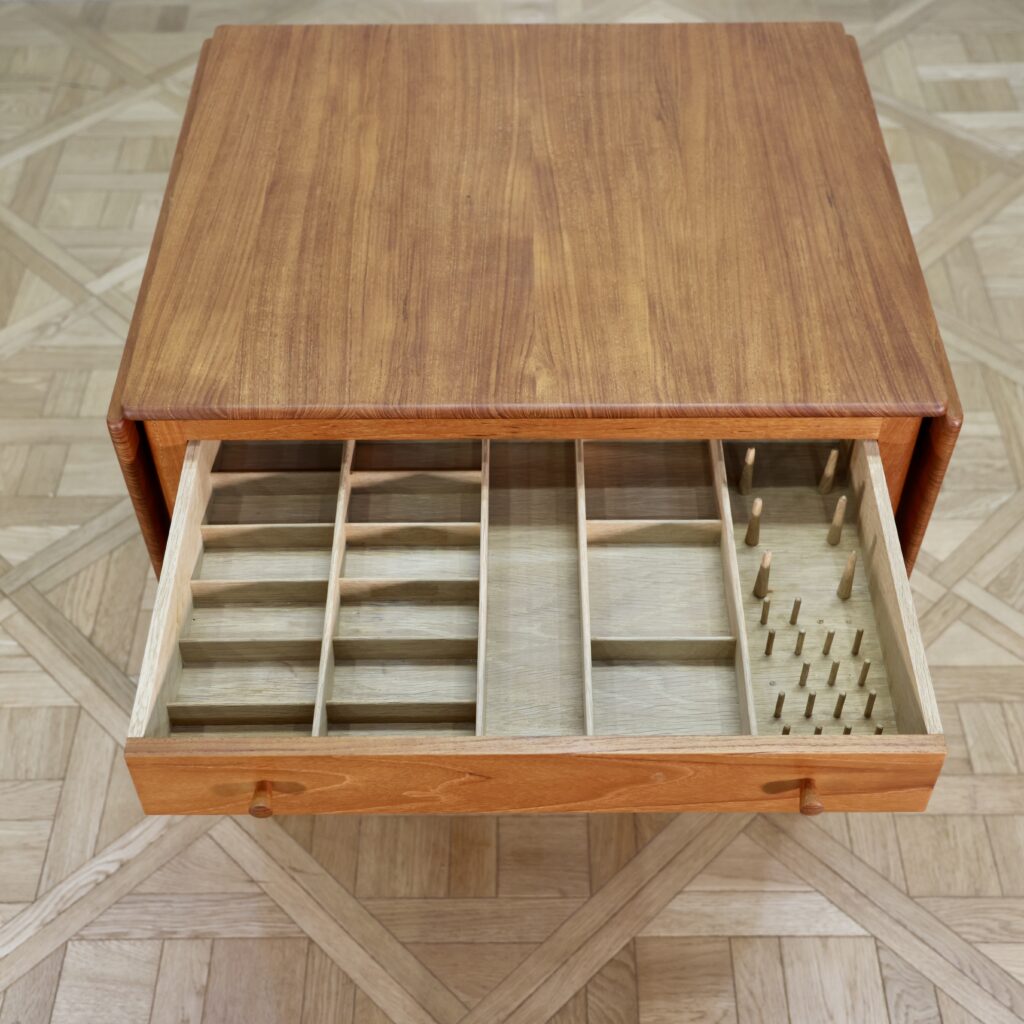 Hans J. Wegner Sewing table AT33 Teak - MOTO FURNITURE 北欧家具