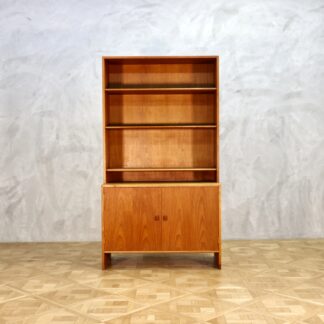 Hans J. Wegner RY Cabinet Teak Oak