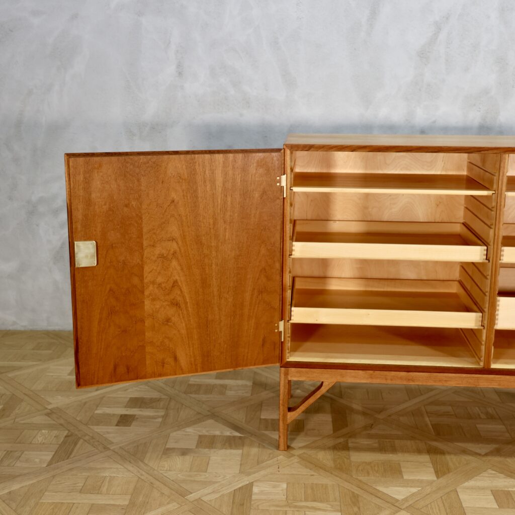 Borge Mogensen Model 232 Cabinet Teak - MOTO FURNITURE 北欧家具