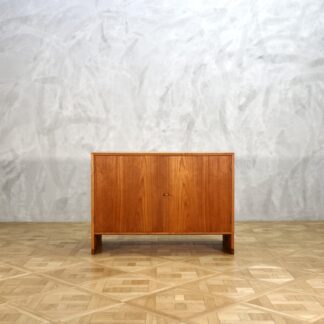 Hans J. Wegner RY Cabinet Teak Oak