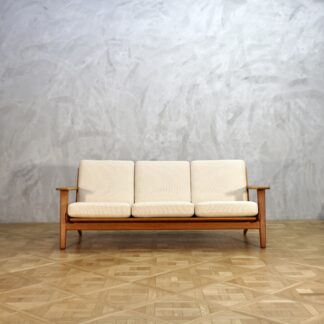 Hans J. Wegner GE290 Sofa Oak