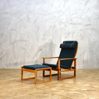 Borge Mogensen Model 2254 with Ottoman Oak